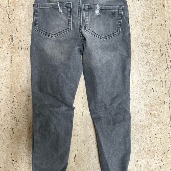 Girl’s Size Small 6 Cloths Bundle Jeans, Nike Shirt, Vest - Picture 6 of 10